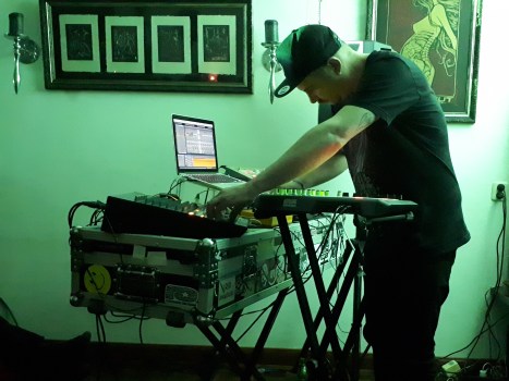 AMillionSqueeksWillDoYouNoHarmHANSGoorapr17-10